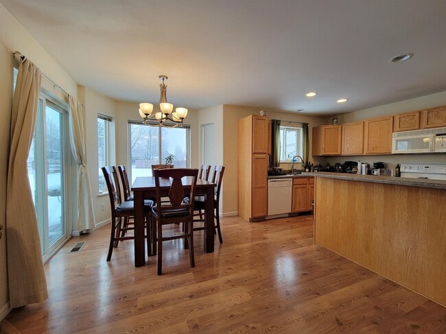 Building Photo - 184 Droulliard Ave