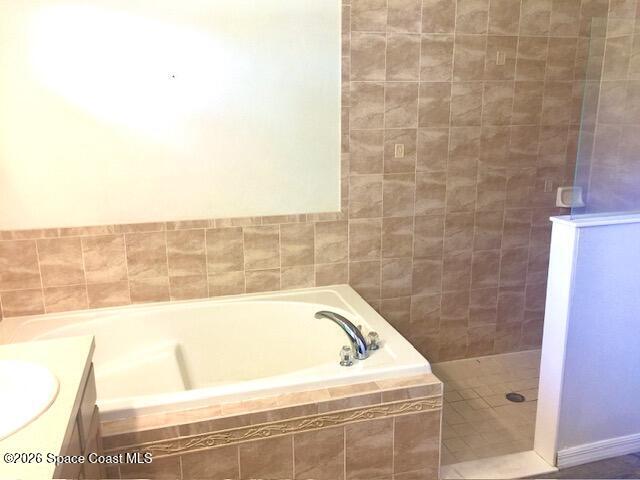 Building Photo - 2033 Gloria Cir