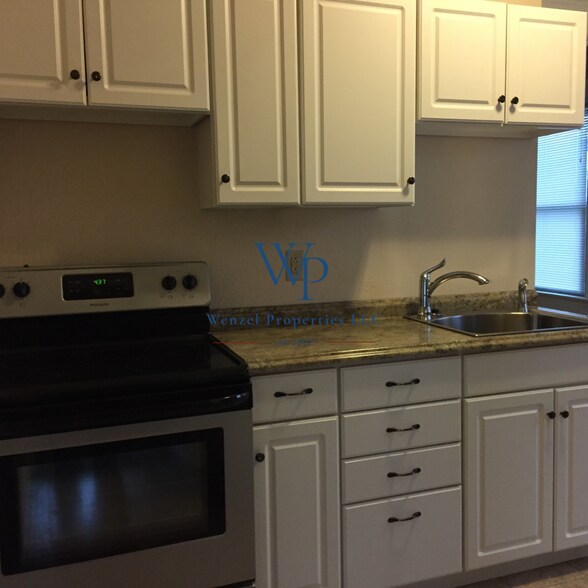 Building Photo - 1215 Marshall St