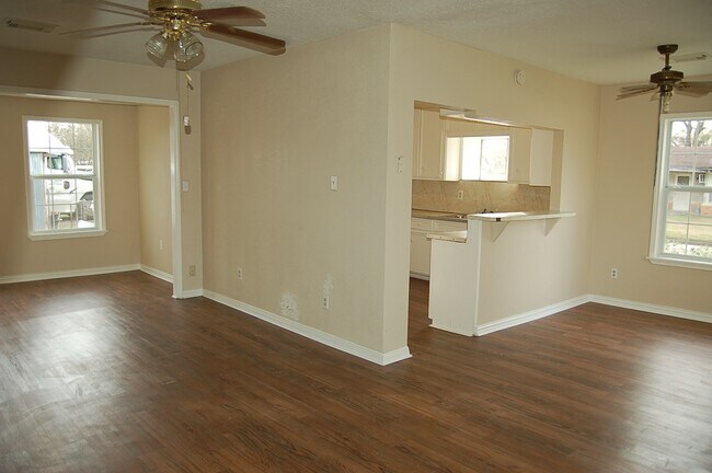 Building Photo - 7304 Kinney St