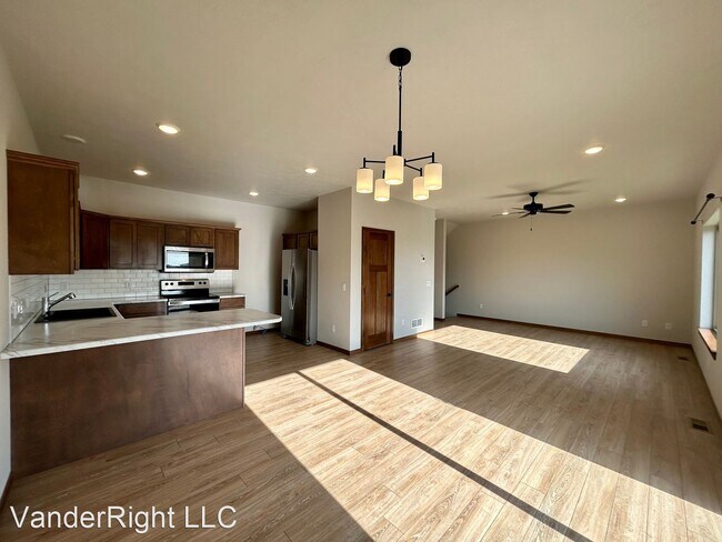 Building Photo - 4 br, 3.5 bath House - 3701 E Siasconset Pl