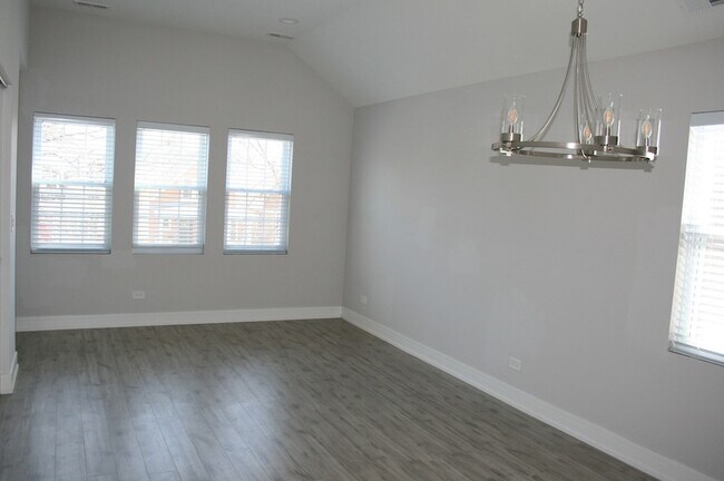 Building Photo - 3706 N Drake Ave
