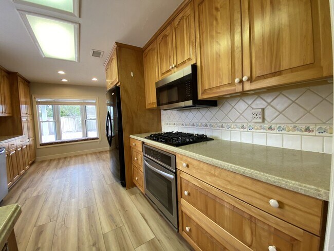 Building Photo - 2620 El Aguila Ln