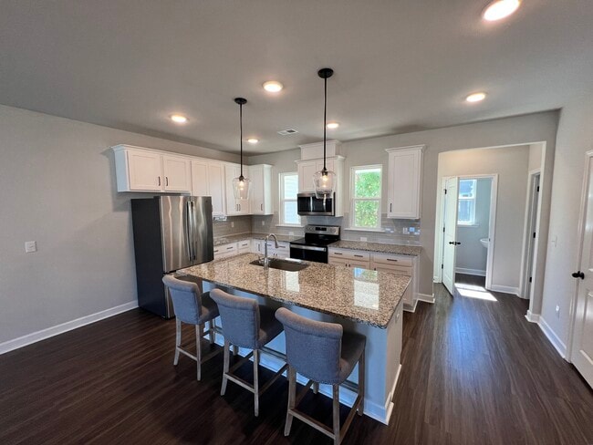 Building Photo - 575 McLernon Trce
