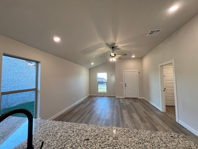 Building Photo - For Rent: Charming 3-Bedroom, 2-Bath Home in West Texas!