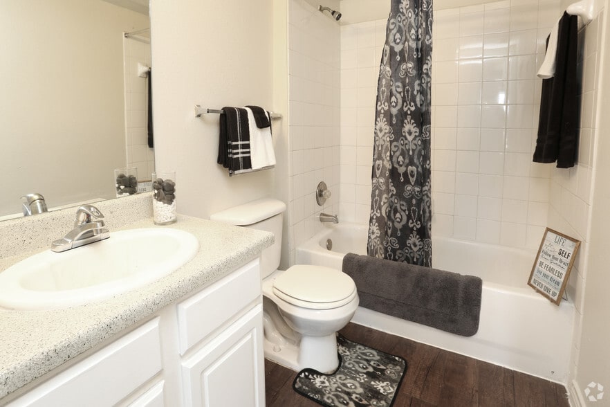 2 Bedroom 1 Bathroom - Amarillo Greentree Village
