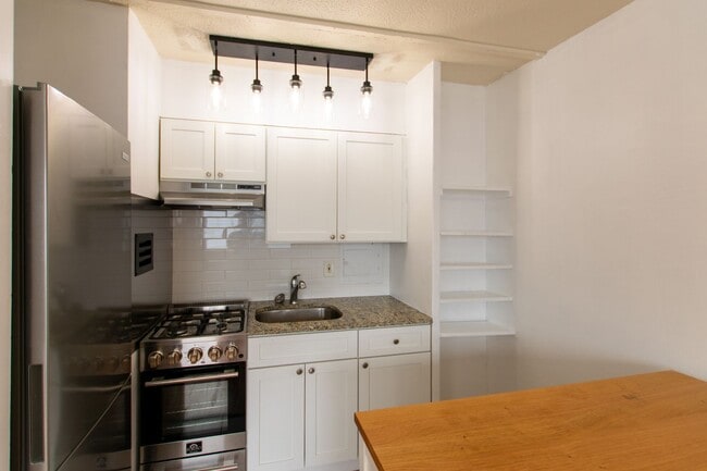 Building Photo - Rittenhouse Studio Condo with All Utilities Included!