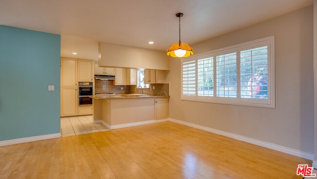 Building Photo - 9631 Crystal View Dr