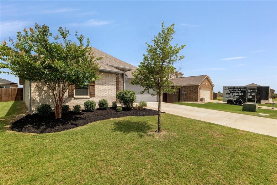 Building Photo - 3006 Cliffview Dr