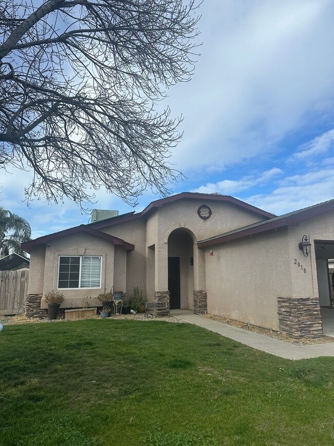 Primary Photo - Cute house in a quiet neighborhood