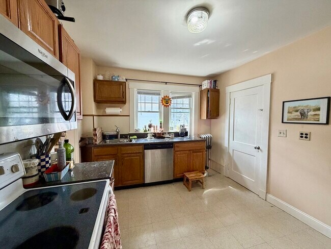 Building Photo - 29 Springfield St