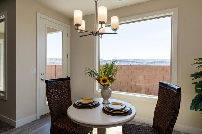 Building Photo - Painted Sands  3 Bedroom, 2 Bathroom Furnished Home