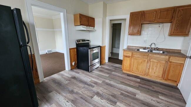 Building Photo - 4646 Blythin Rd