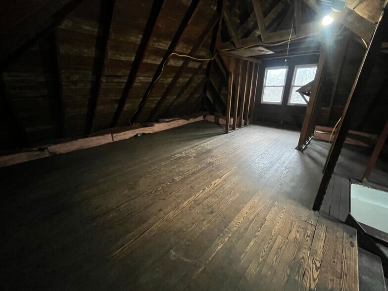 Building Photo - 1801 Universal Rd