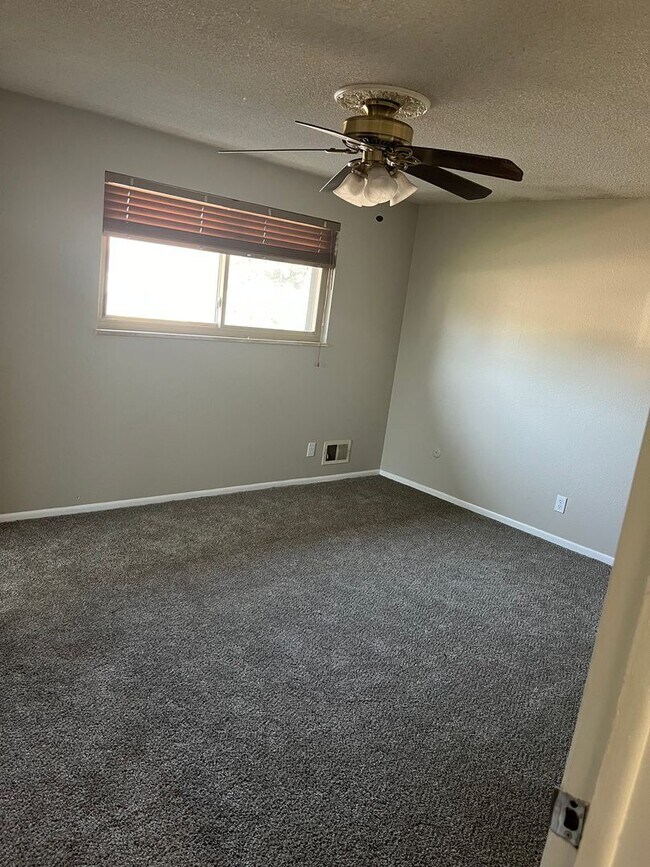 Building Photo - 10638 Varese Ln