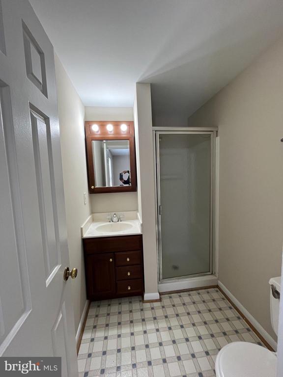 Building Photo - 15705 Anamosa Dr