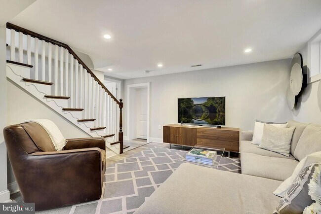 Building Photo - Newly Renovated Single Family home with Off Street Parking
