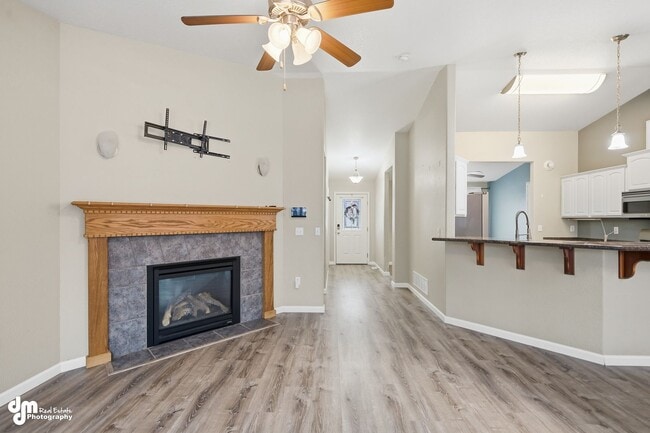 Building Photo - 3 BEDROOM | 2 BATHROOM | 2 CAR GARAGE