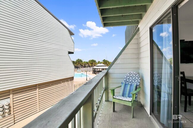 Building Photo - 554 E Beach Blvd