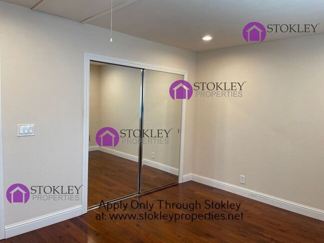 Building Photo - 105 Miramonte Dr