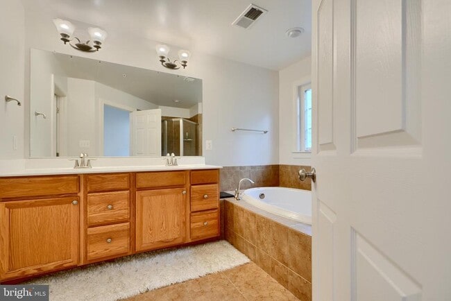 Building Photo - 1639 Whitehall Dr