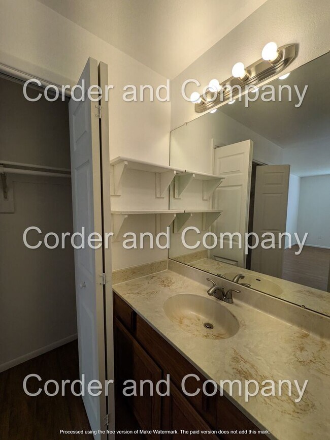 Building Photo - Charming town home 2Bedroom 2Bath Downstairs unit located in the Del Norte High School district.