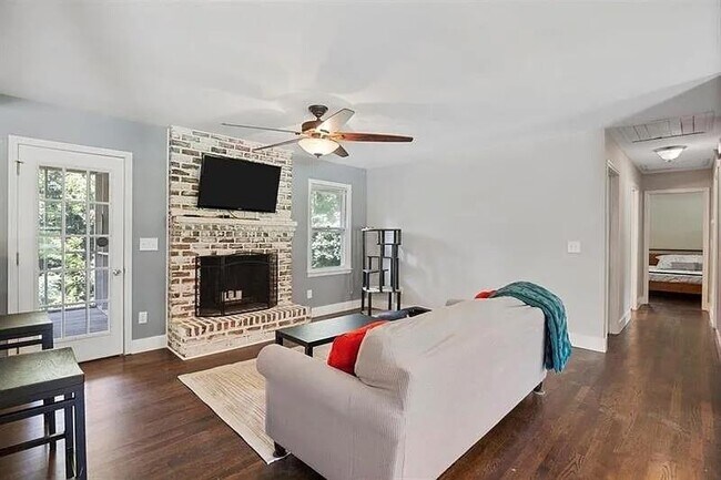 Building Photo - 2855 Old Carriage Dr SW