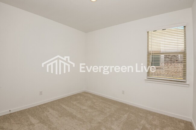 Building Photo - 1212 Dragon Wy