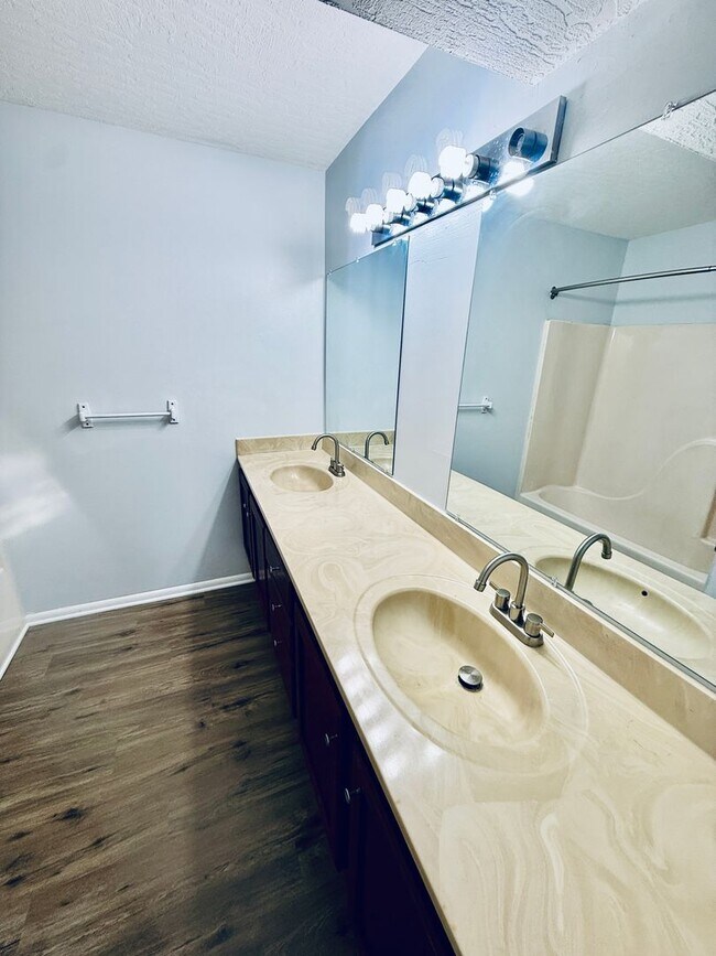 Building Photo - Low-Maintenance 2 Bedroom Condo with Modern Comforts in The Palms Condominium Community