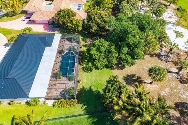 Building Photo - 417 N Country Club Dr