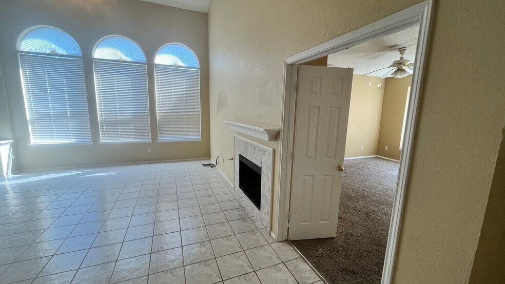 Building Photo - 1306 Hillcrest Dr