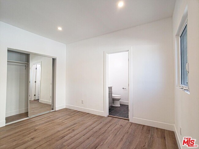 Building Photo - 2957 Francis Ave