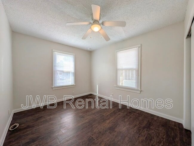 Building Photo - 217 E 48th St