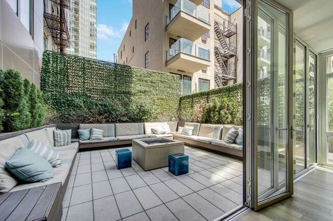 Building Photo - 305 E 51st St