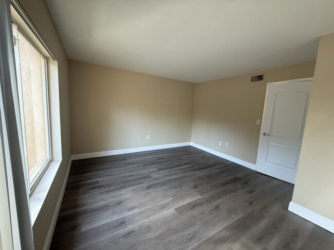 Building Photo - 2460 NW 33rd St