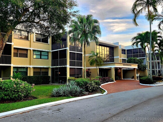 Building Photo - 16100 Golf Club Rd