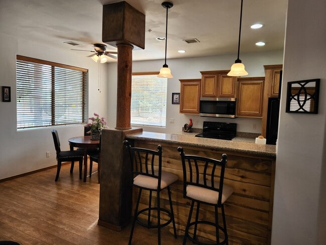 Building Photo - Furnished Bison Cove - 2 bed / 2 bath - Furnished Unit