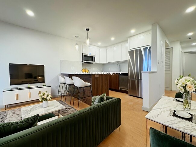 Building Photo - 1243 Beacon St