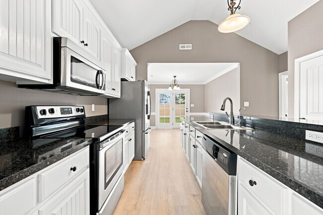 Building Photo - 2517 Sawgrass Dr