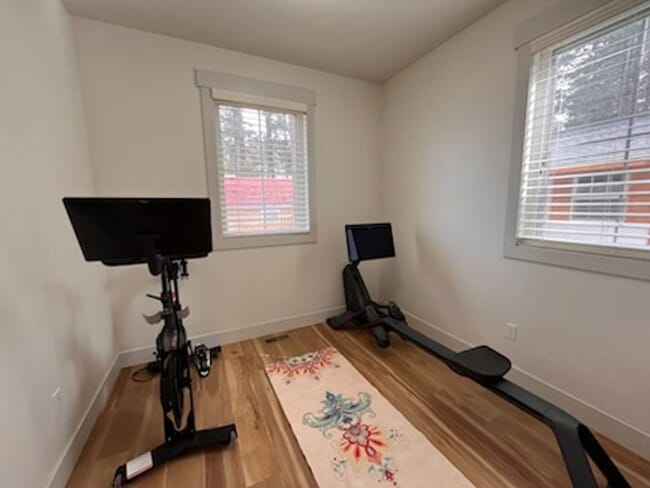 Building Photo - Fully Furnished House plus Mother-in-law suite - Lake Views & Access - Winter Rental Only