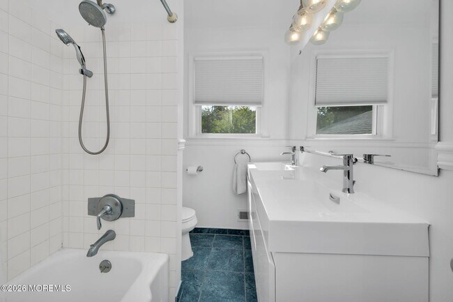 Building Photo - 55 S Lake Dr