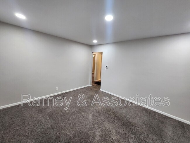 Building Photo - 2306 S 36th St