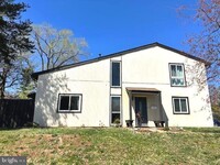 Building Photo - 129 Willow Pl