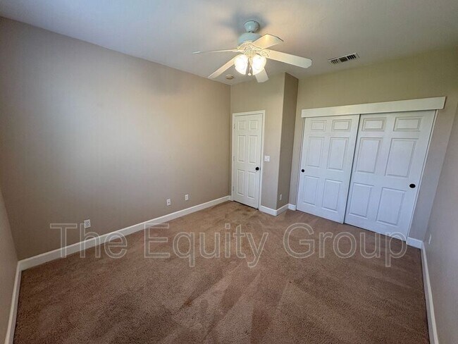 Building Photo - 3116 W Buena Vista Ave