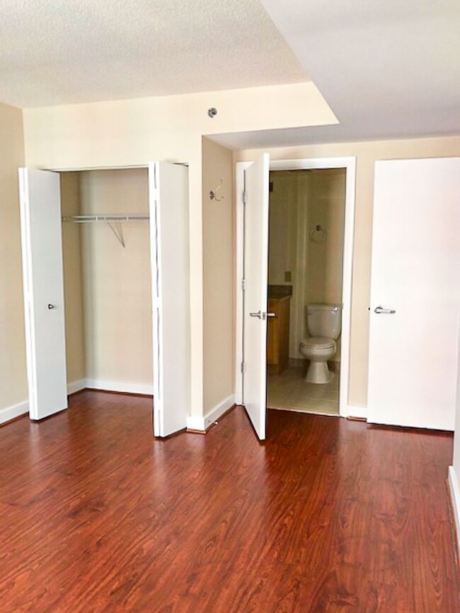 Building Photo - Bright & Spacious 2 Bed 2 Bath High-Rise C...