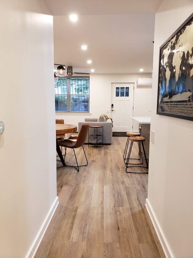 Building Photo - 15 E 117th St