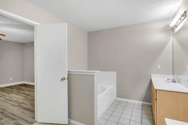Building Photo - 8105 Flowertree Dr