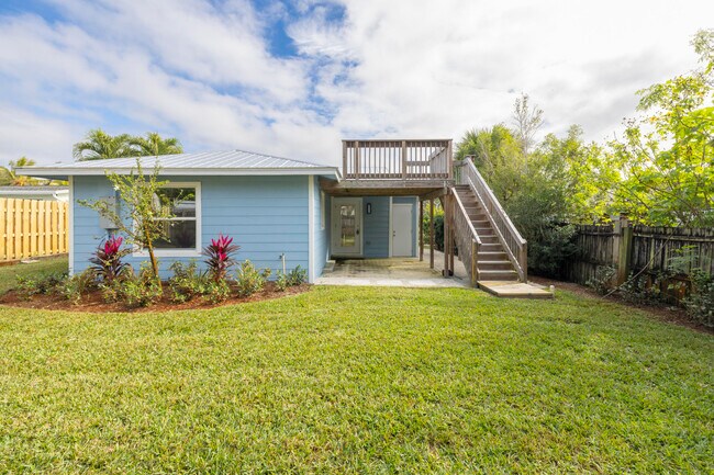 Building Photo - 1036 NE Wright Ave