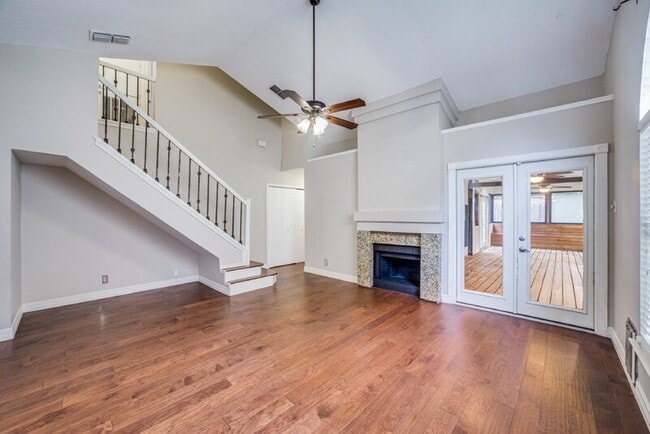 Building Photo - 6158 Valley Clf