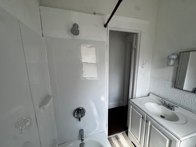 Building Photo - 880 Stevenson Rd